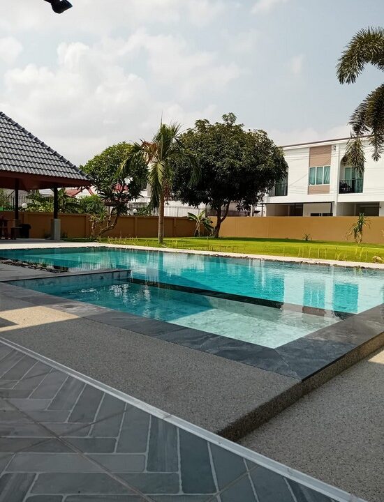 Large Pool Villa in Pattaya for Sale1