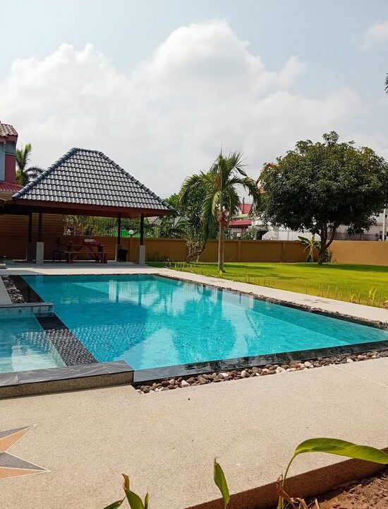 Large Pool Villa in Pattaya for Sale6