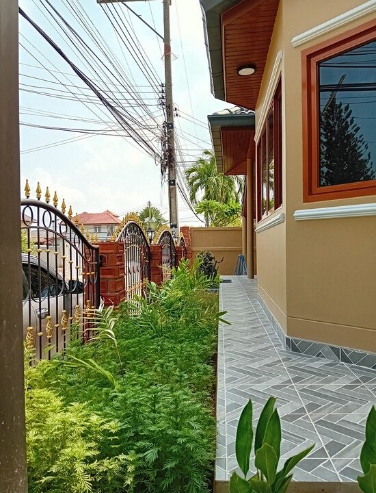 Large Pool Villa in Pattaya for Sale8