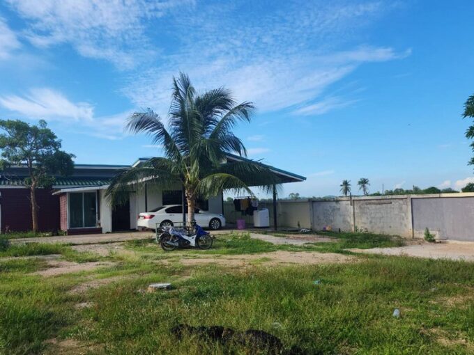 House with Land in Pattaya for Sale