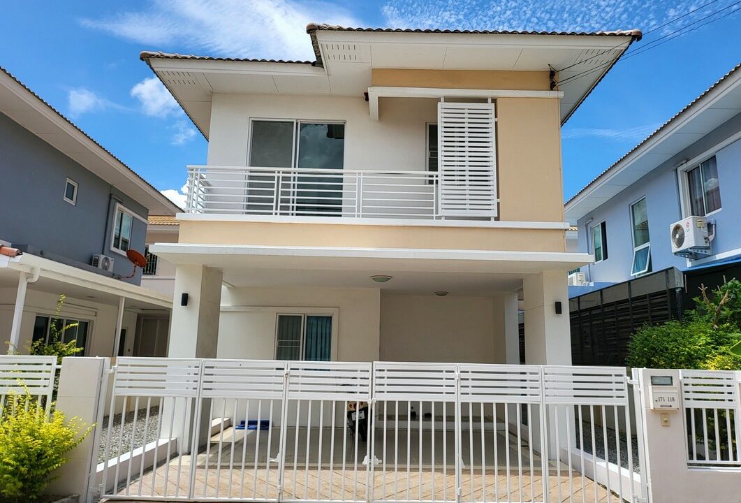 2 Storey Modern Style House in Pattaya for Sale2