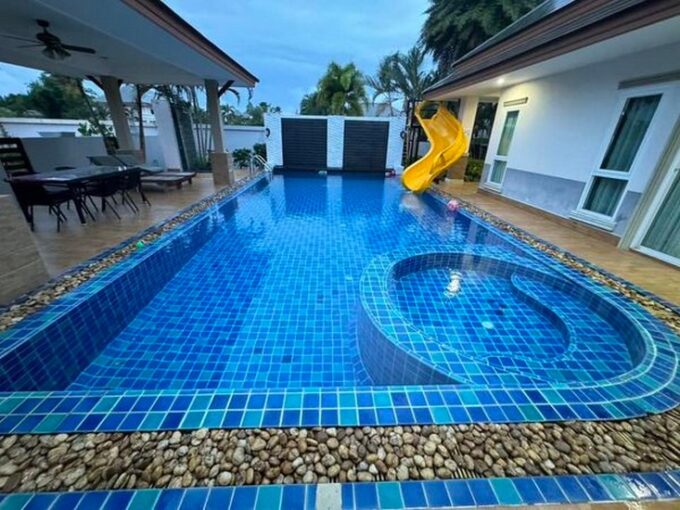 Pool Villa near Way Yan Pattaya for Rent