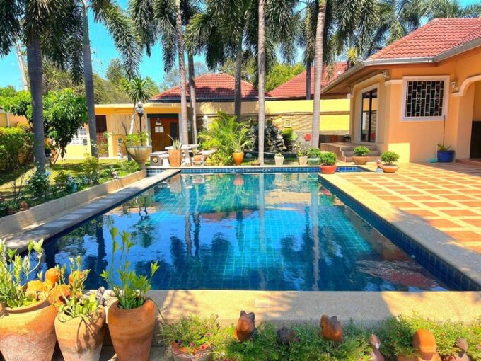 House with private swimming pool near Pattaya International School