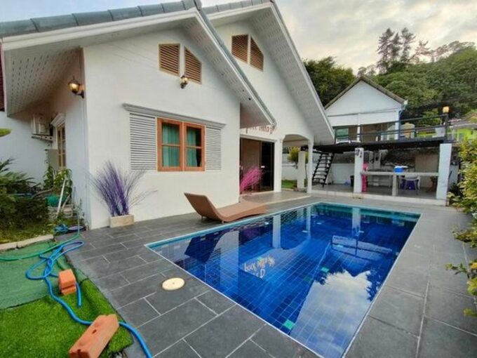 Pool Villa Sattahip, featuring a natural mountain view, is conveniently located near Pattaya and in proximity to U-Tapao International Airport