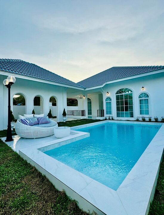 English Style Pool Villa House for Sale in Pattaya11