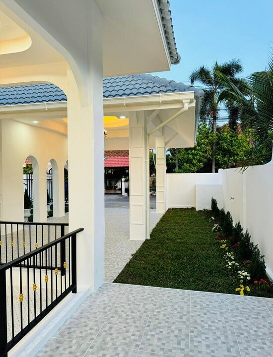 English Style Pool Villa House for Sale in Pattaya46