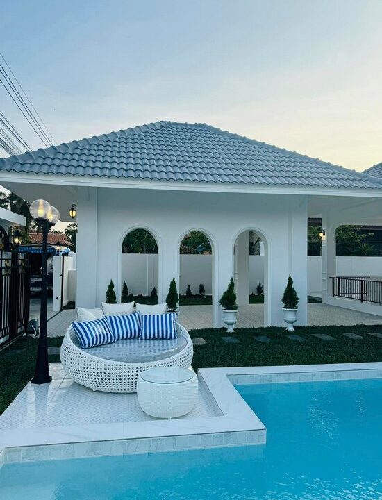 English Style Pool Villa House for Sale in Pattaya9