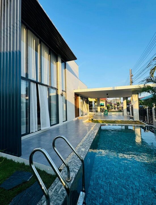 Pool Villa near Pattaya Beach for Sale1