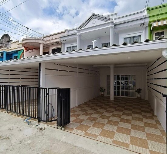 Townhouse on Beach Side Pattaya for Sale