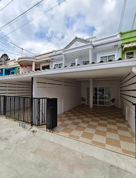 Townhouse on Beach Side Pattaya for Sale2