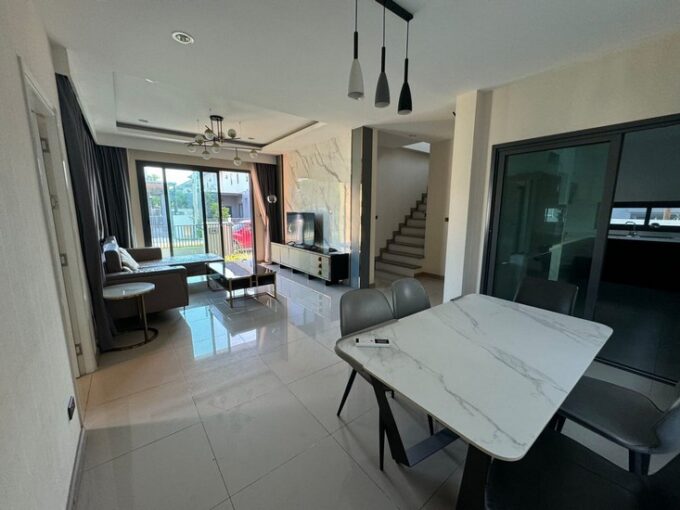 Patta Define Village House Pattaya for Sale