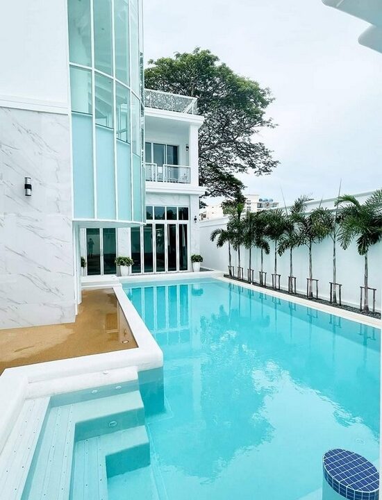 Super Luxury Pool Villa for Sale in the Center of Pattaya4