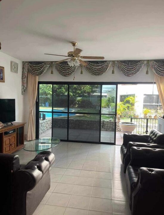 Townhouse for sale on Pratumnak Hills Pattaya1