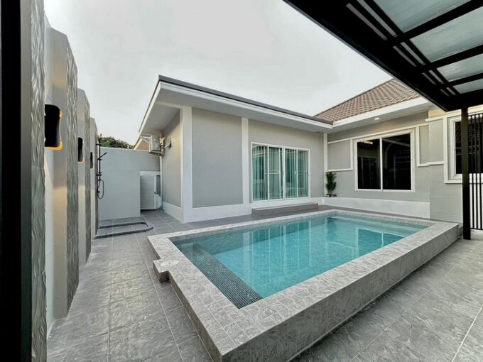 Luxury pool villa in Pattaya, contemporary elegance, 3 bedrooms, 3 bathrooms, Huai Yai district, situated near Huay Yai Road