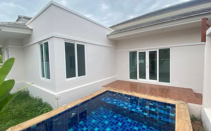 Modern-style pool villa for sale in Bang Saray at an attractive price, featuring 3 bedrooms and 3 bathrooms